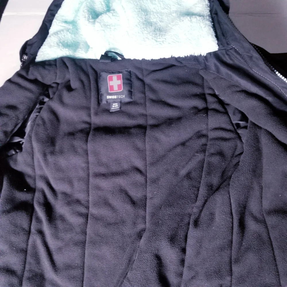 SWISS TECH GIRL'S BLACK AND LIGHT BLUE COAT SIZE 6/6X